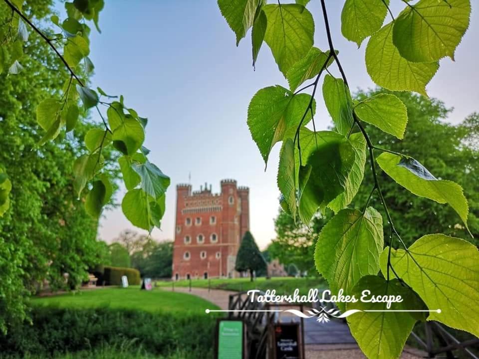 Meridian Tattershall Lakes Escape - Lakeside Lodge Caravan With A Fishing Peg Luxury Hot Tub Exterior foto