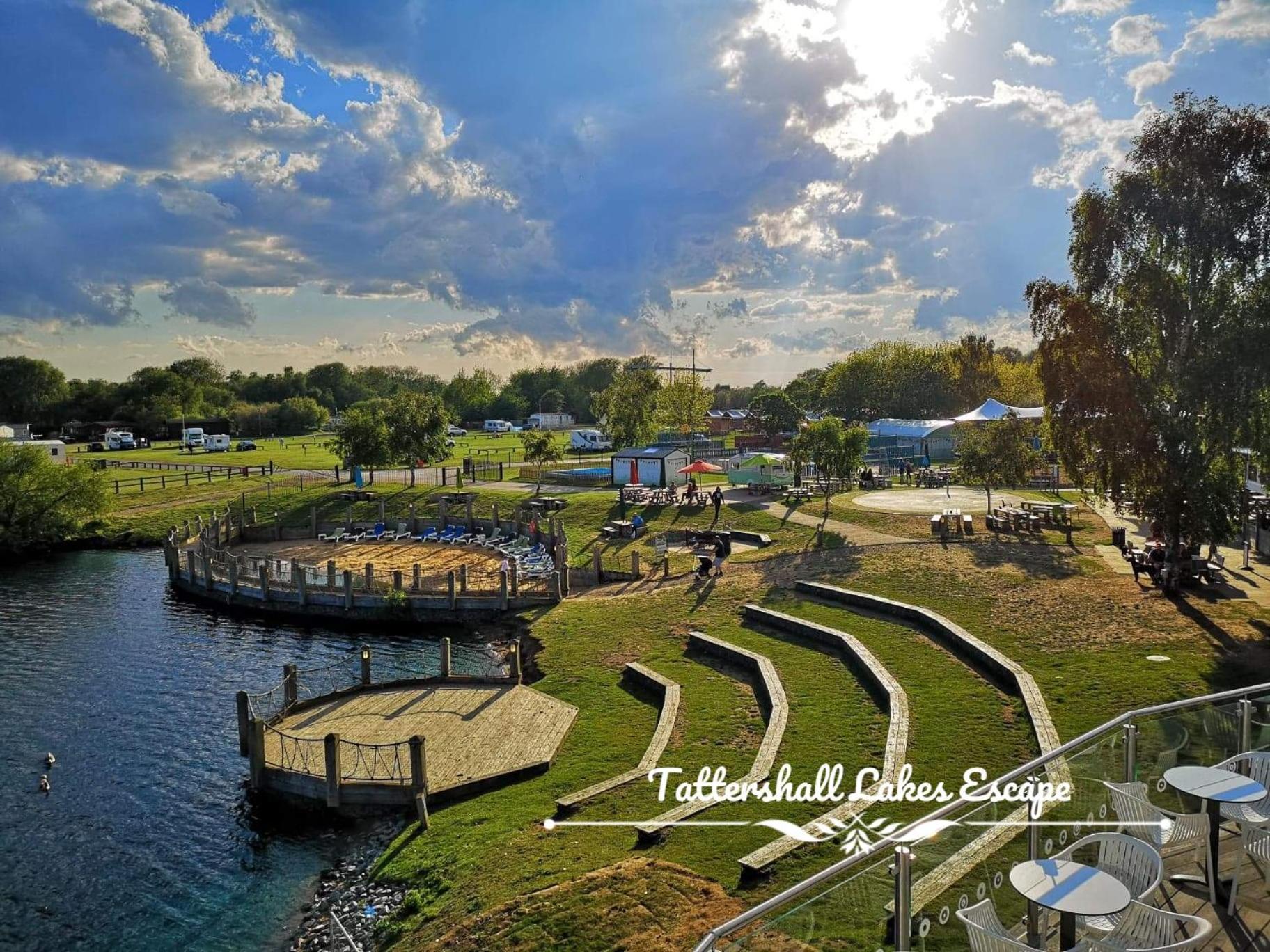 Meridian Tattershall Lakes Escape - Lakeside Lodge Caravan With A Fishing Peg Luxury Hot Tub Exterior foto