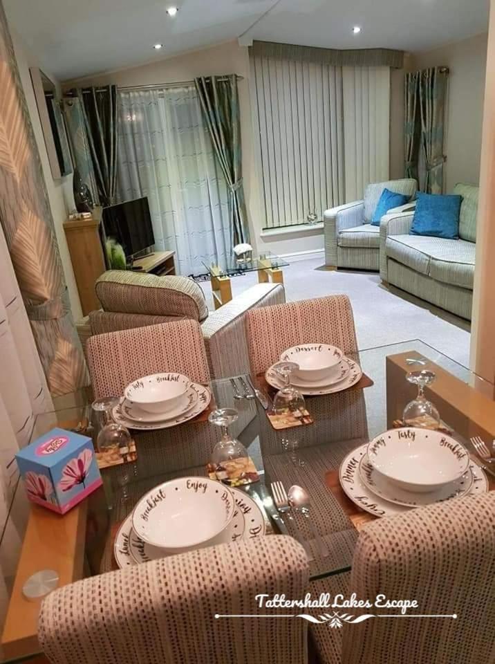 Meridian Tattershall Lakes Escape - Lakeside Lodge Caravan With A Fishing Peg Luxury Hot Tub Exterior foto