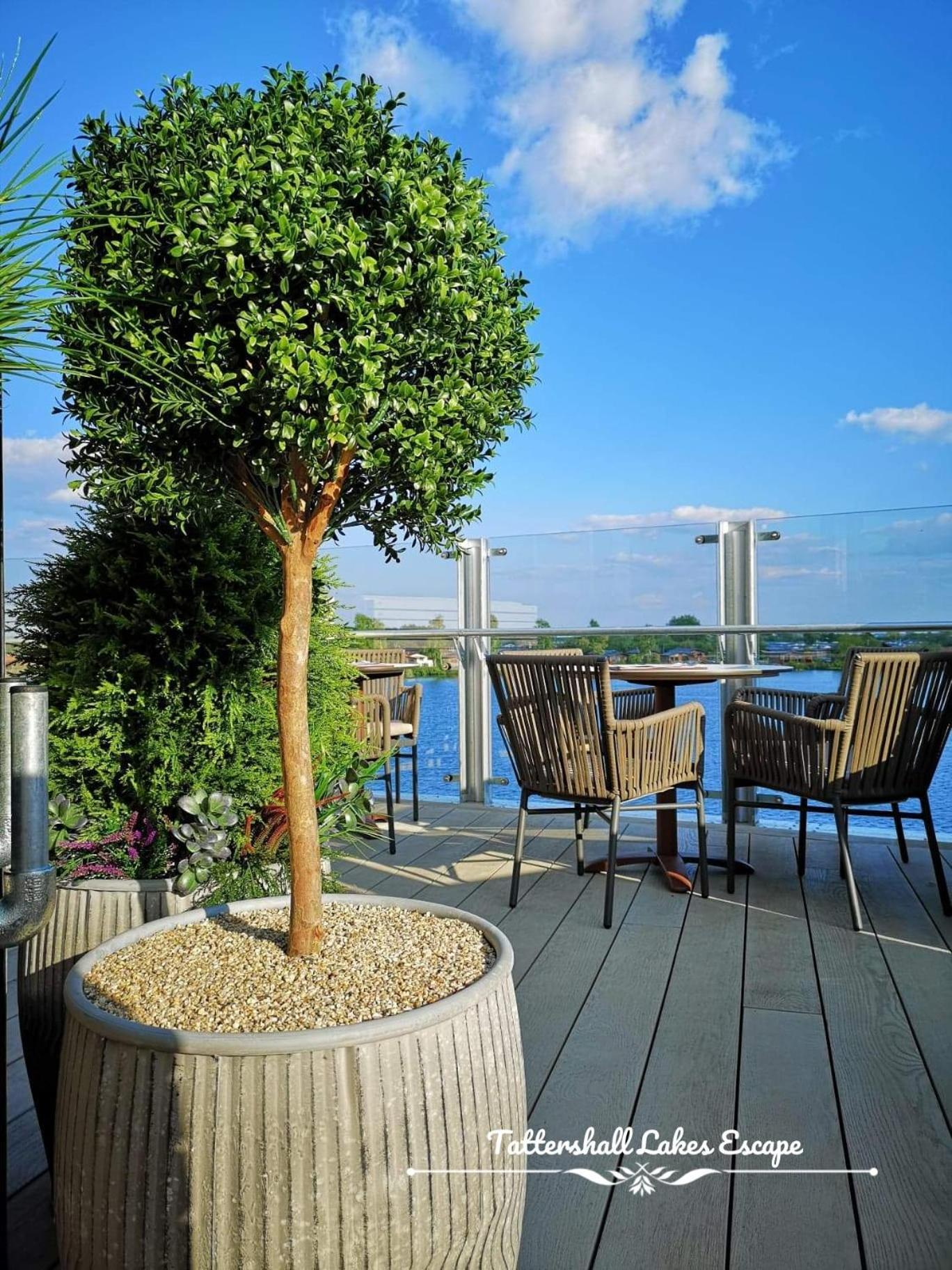 Meridian Tattershall Lakes Escape - Lakeside Lodge Caravan With A Fishing Peg Luxury Hot Tub Exterior foto
